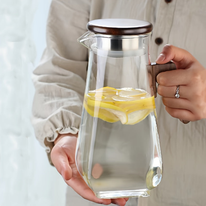 Wasserkrug aus Glas mit Sieb