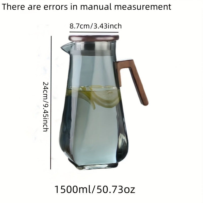 Wasserkrug aus Glas mit Sieb